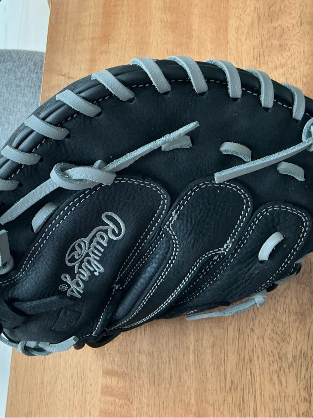 Rawlings Select Series Authentic Salvador Perez 33” RHT Catchers Mitt - Picture 3 of 9
